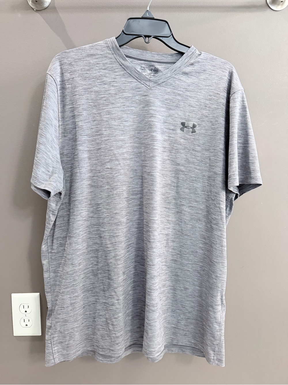 Under Armour Men’s Light Gray Heather V-Neck Performance Tee